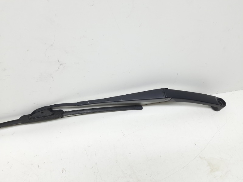 Поводок стеклоочистителя передний левый