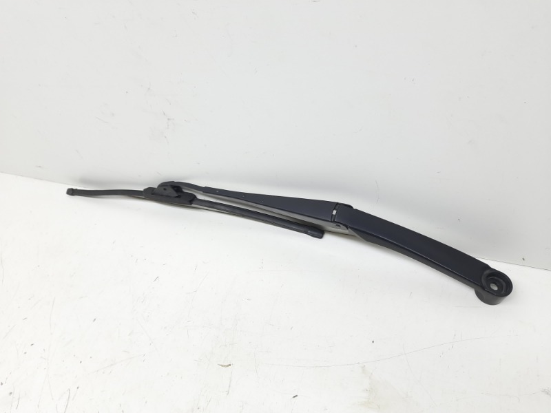 Поводок стеклоочистителя передний левый