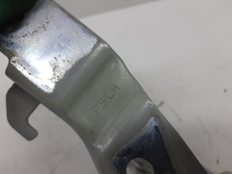 Петля капота левая