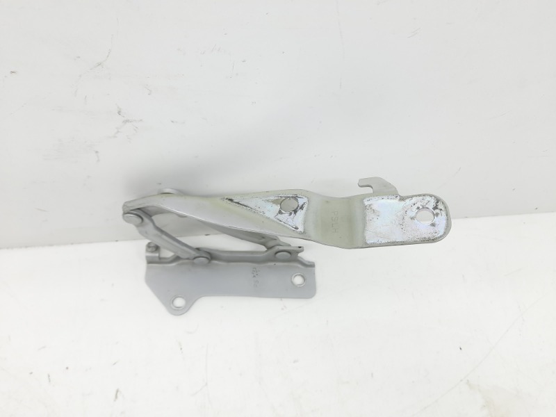 Петля капота левая