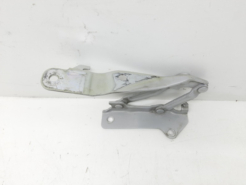 Петля капота правая