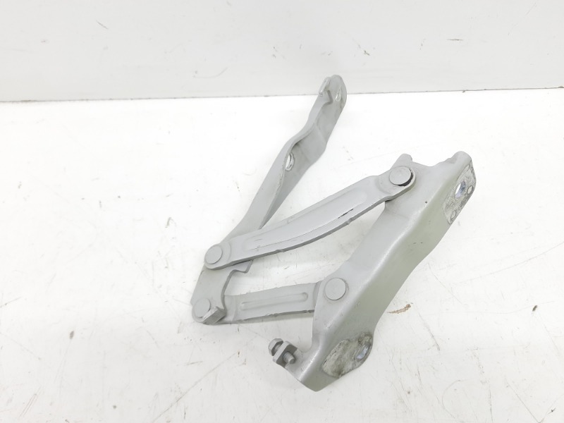 Петля капота правая