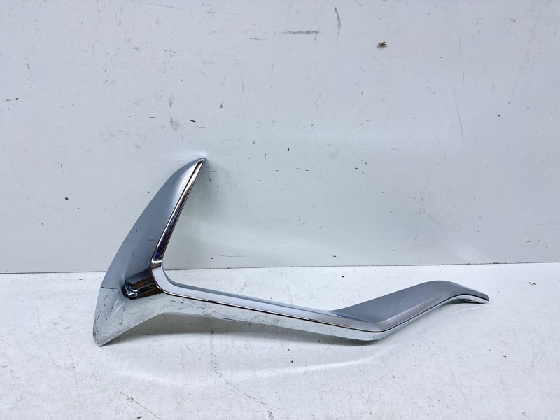 Кронштейн фар левый