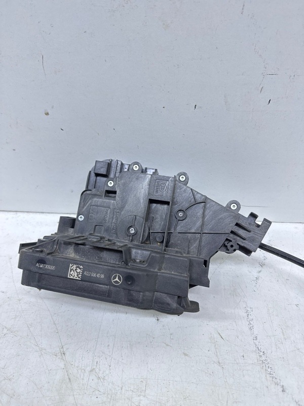 Замок двери задней левой