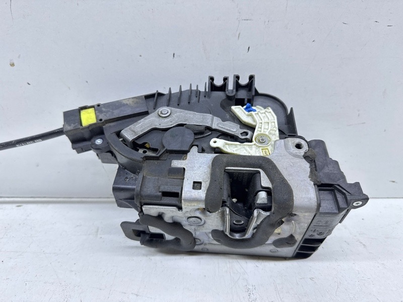 Замок двери задней левой