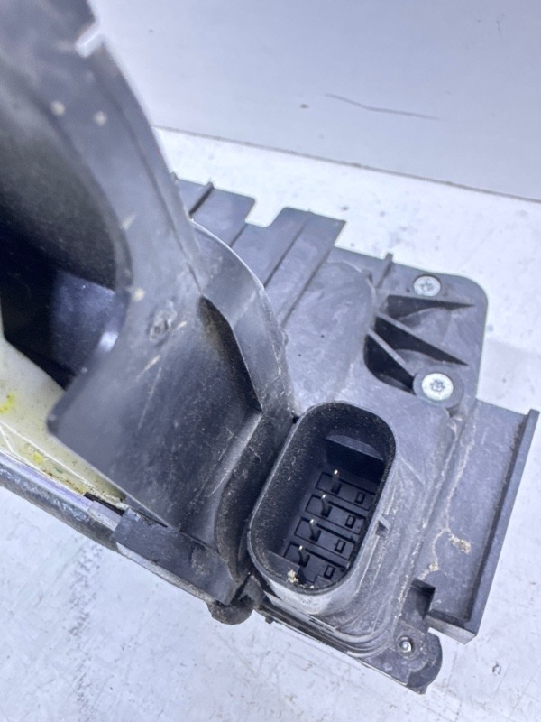 Замок двери задней левой