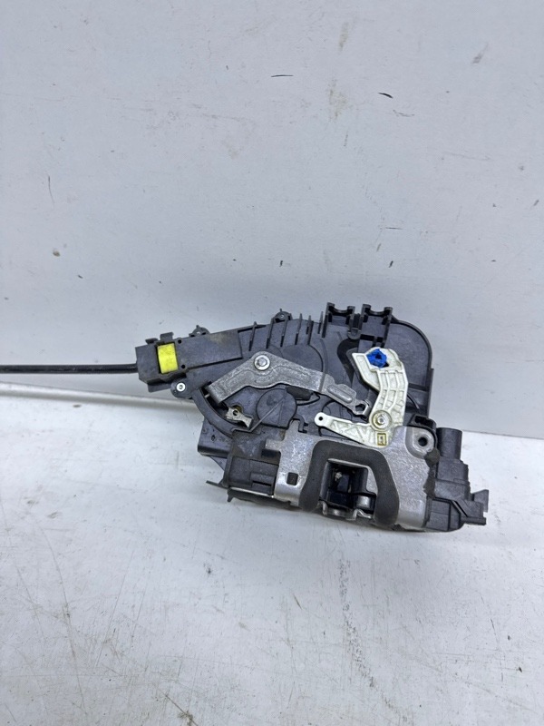 Замок двери задней левой