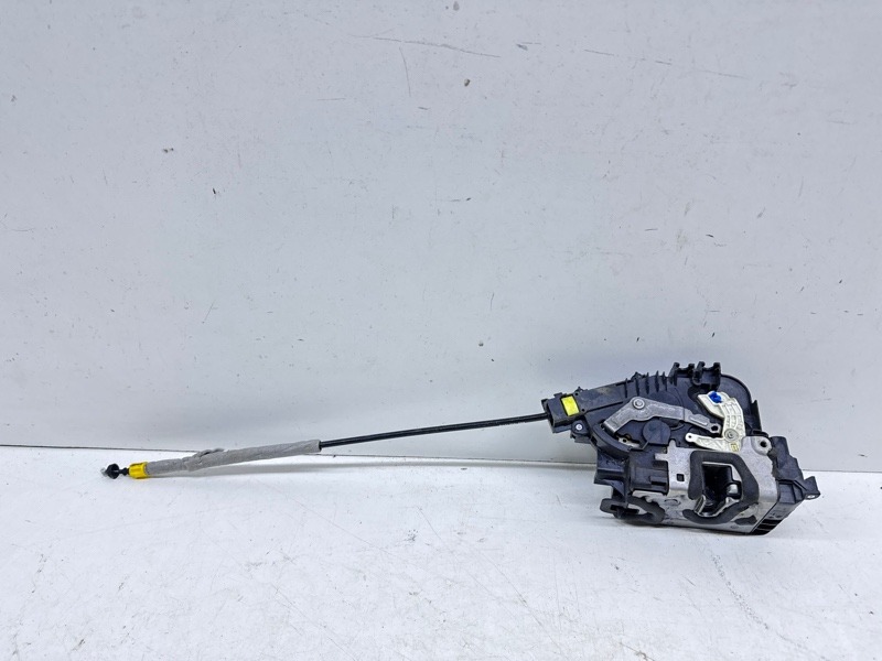 Замок двери задней левой