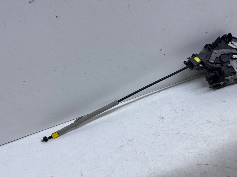 Замок двери задней левой