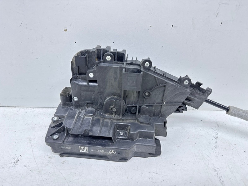 Замок двери передней правой