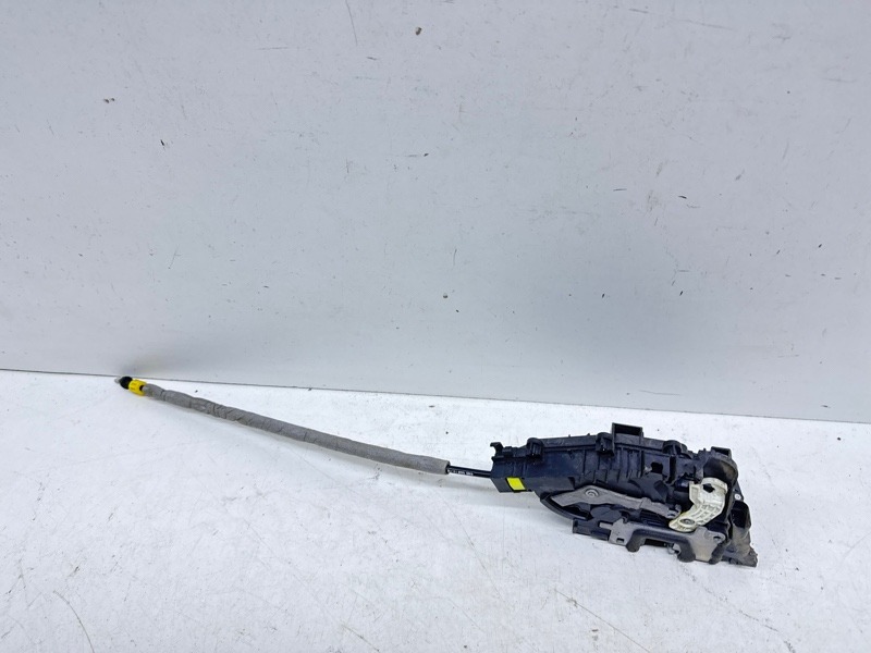 Замок двери передней правой