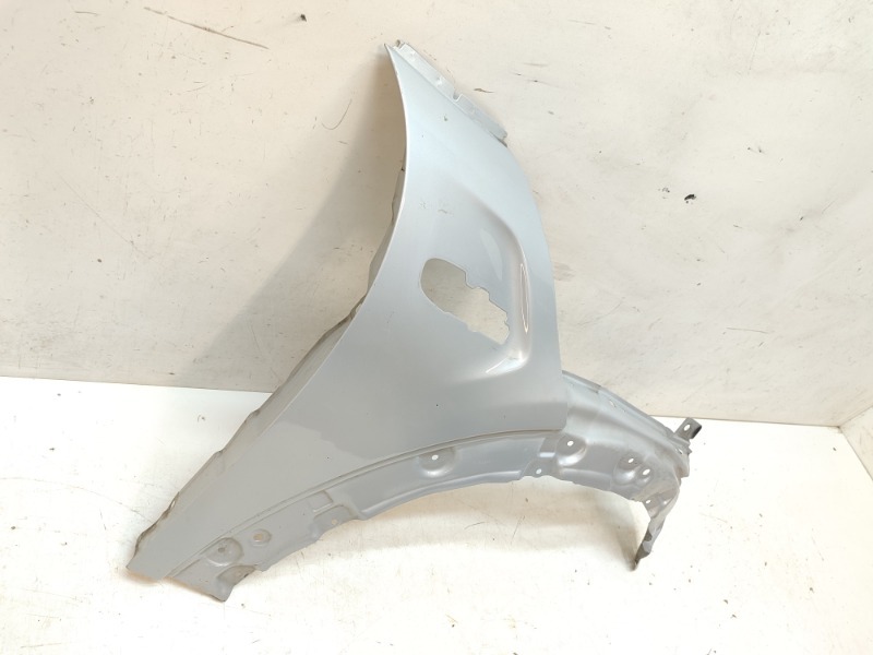 Крыло переднее правое