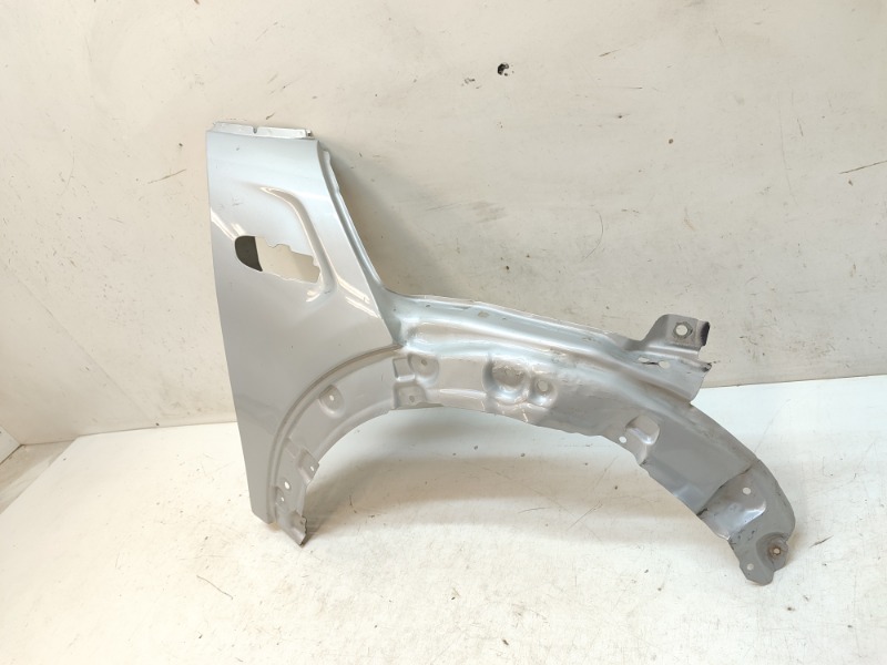 Крыло переднее правое