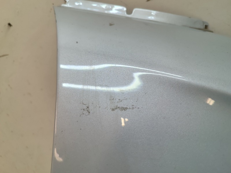 Крыло переднее правое