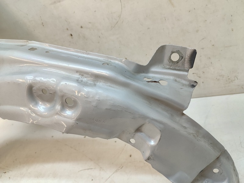 Крыло переднее правое