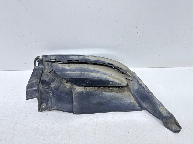 Заглушка бампера левая