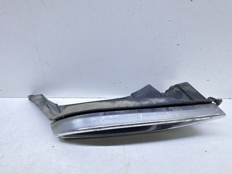 Заглушка бампера левая