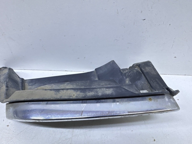 Заглушка бампера левая