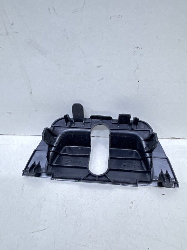 Кожух замка багажника