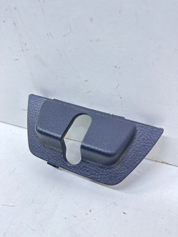 Кожух замка багажника