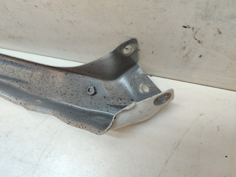 Кронштейн фар левый