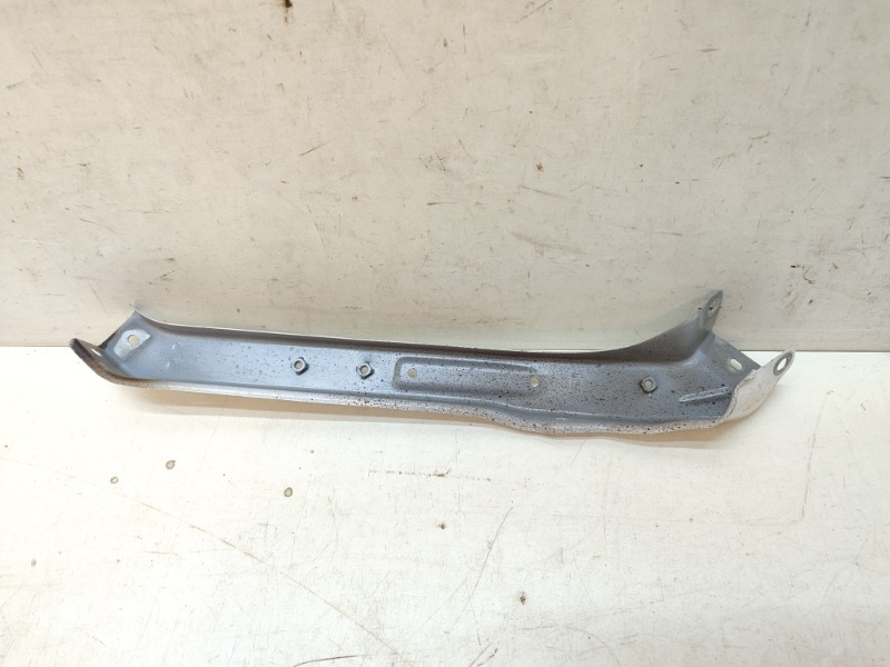 Кронштейн фар левый