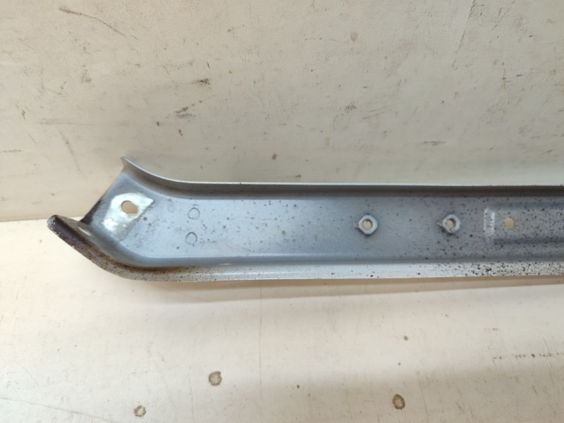 Кронштейн фар левый