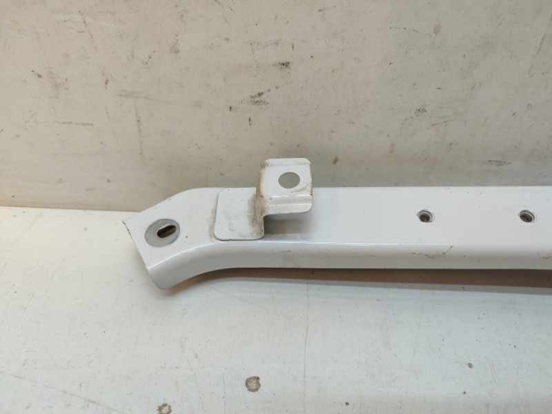 Кронштейн фар левый