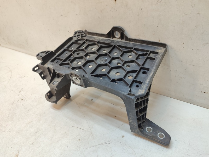 Площадка под аккумулятор (АКБ)