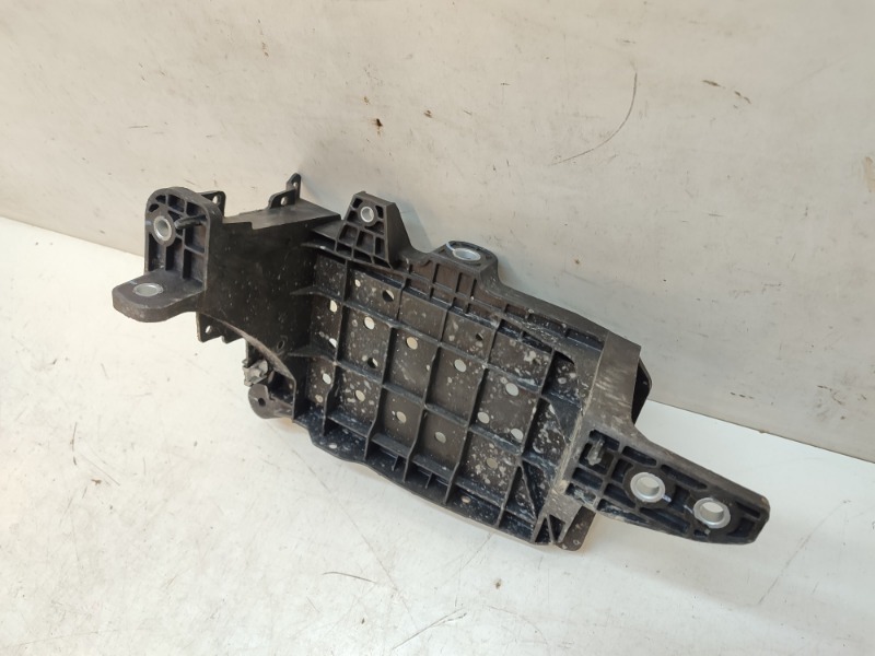 Площадка под аккумулятор (АКБ)