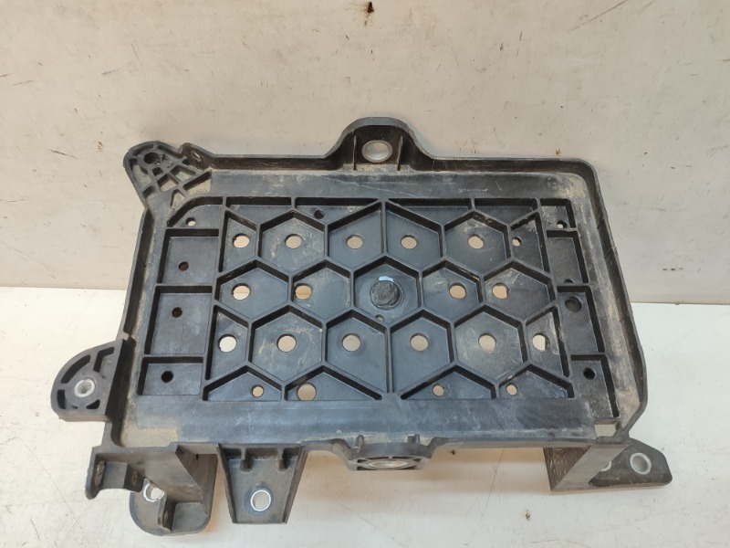 Площадка под аккумулятор (АКБ)