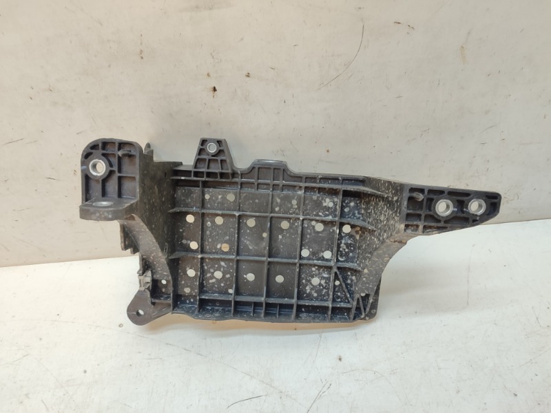 Площадка под аккумулятор (АКБ)