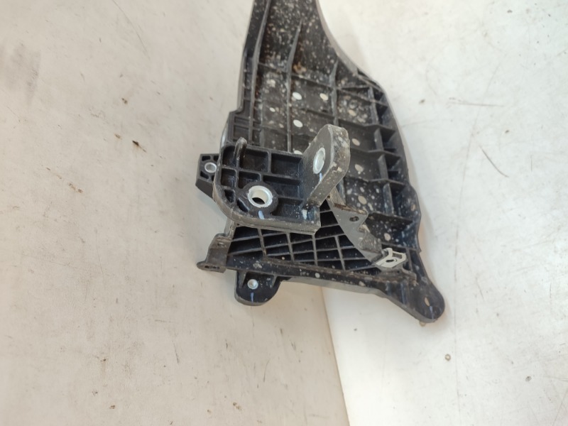 Площадка под аккумулятор (АКБ)