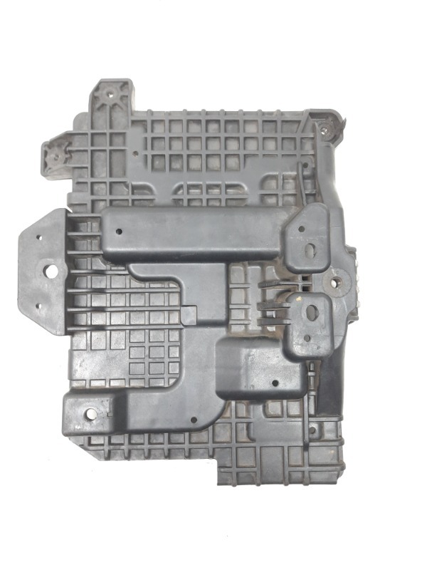 Площадка под аккумулятор (АКБ)