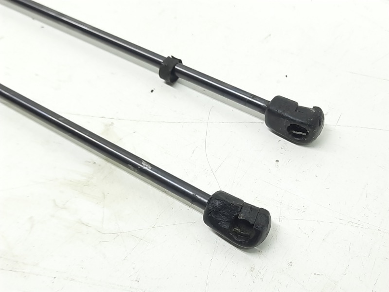 Амортизатор крышки багажника