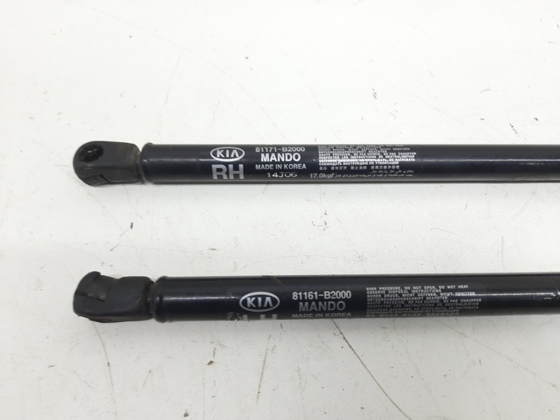 Амортизатор крышки багажника