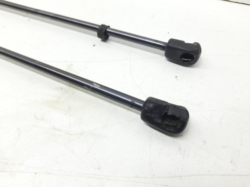 Амортизатор крышки багажника