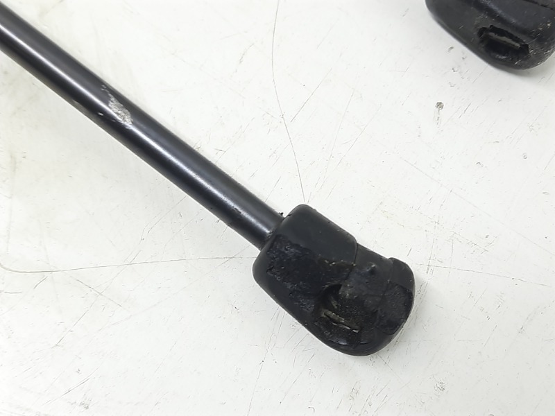 Амортизатор крышки багажника