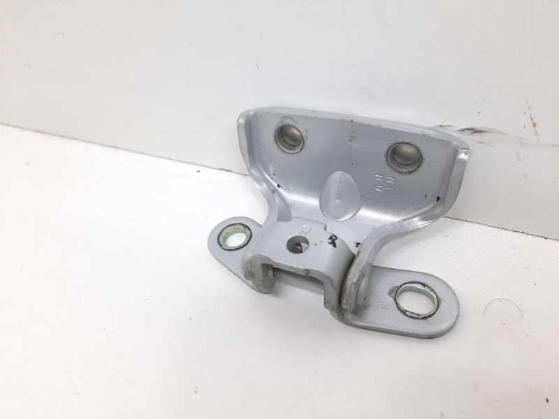 Петля двери задней правой верхняя