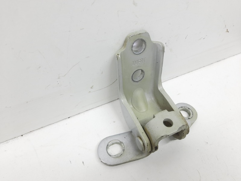 Петля двери передней левой верхняя