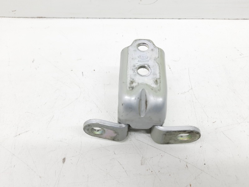 Петля двери передней левой верхняя