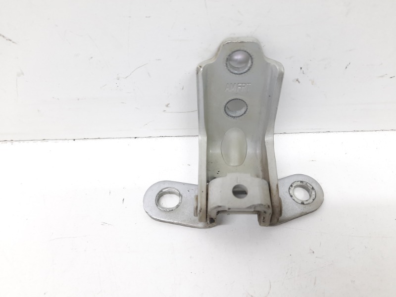 Петля двери передней левой верхняя