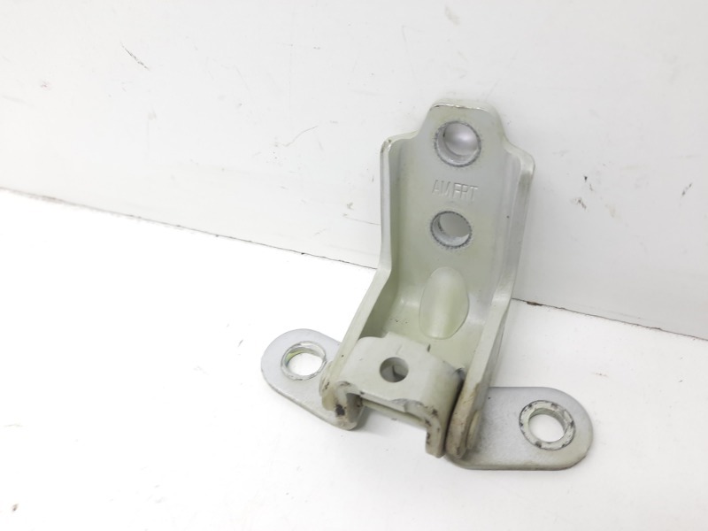 Петля двери передней левой верхняя