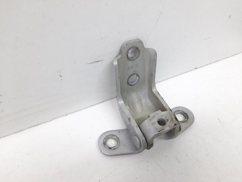 Петля двери передней правой верхняя