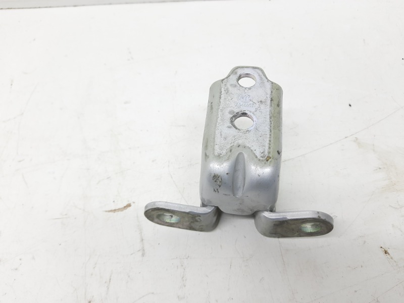 Петля двери передней правой верхняя