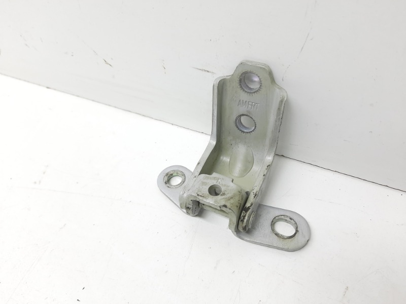 Петля двери передней правой верхняя