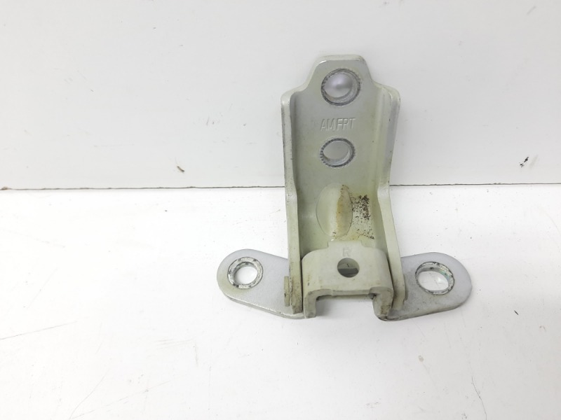 Петля двери передней правой верхняя