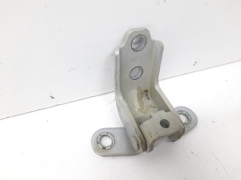 Петля двери передней правой верхняя