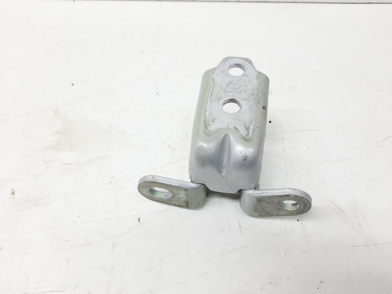 Петля двери передней правой верхняя