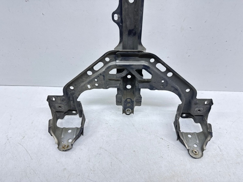 Кронштейн замка капота